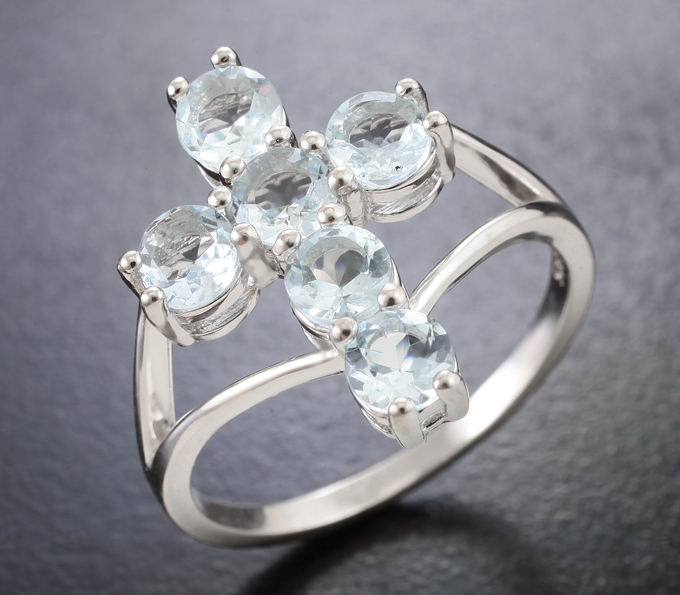 Оригинальное серебряное кольцо с аквамаринами