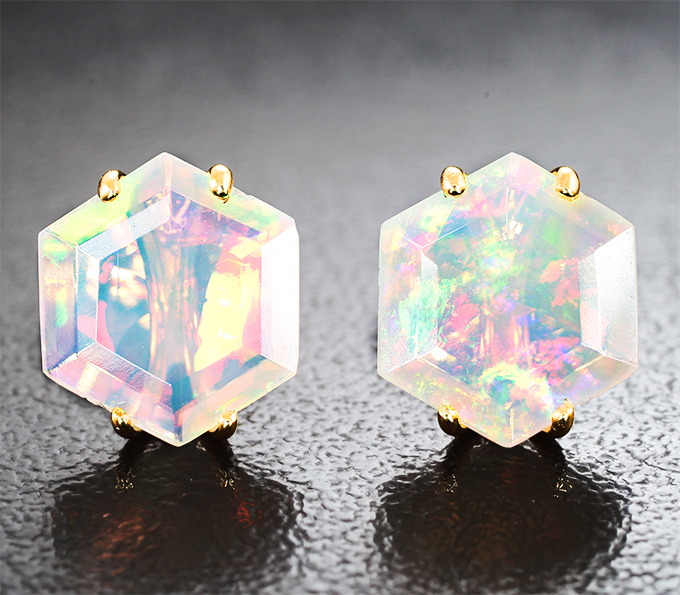 Золотые пусеты с ограненными эфиопскими опалами 2,51 карата