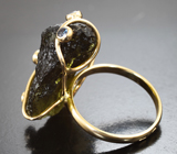 Золотое кольцо с редким молдавитом 20,29 карата и гранатами со сменой цвета Золото