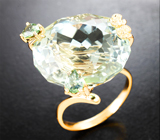 Золотое кольцо с крупным фисташковым аметистом авторской огранки 23,46 карата и ярко-зелеными сапфирами
