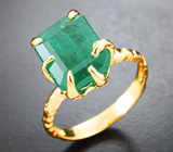 Золотое кольцо с крупным насыщенным уральским изумрудом авторской огранки 6,03 карата Золото