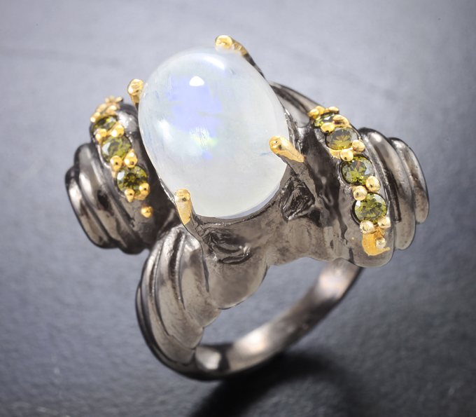 Серебряное кольцо с лунным камнем 3,79 карата