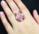 Серебряное кольцо с пурпурно-розовым сапфиром 8,89 карата и родолитами
