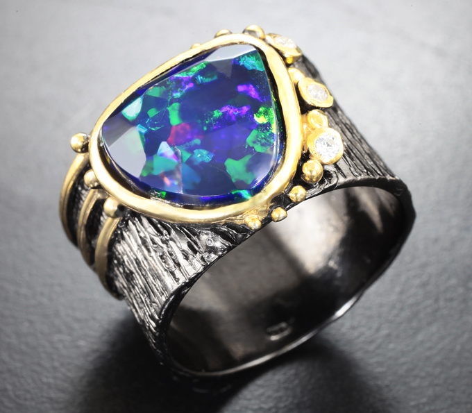 Серебряное кольцо с ограненным черным опалом 2,34 карата