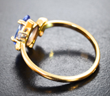 Золотое кольцо с танзанитами высокой чистоты 1,11 карата