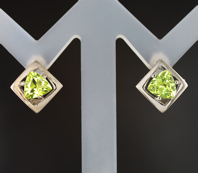 Изящные серебряные серьги с перидотами