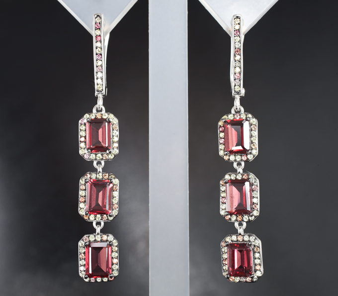 Великолепные серебряные серьги с альмандинами гранатами и сапфирами
