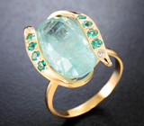 Золотое кольцо с «мятным» уральским бериллом 6,6 карата, «неоновыми» изумрудами и бриллиантами Золото
