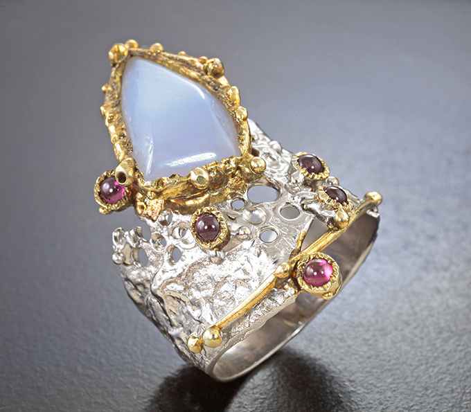 Серебряное кольцо с халцедоном и родолитами