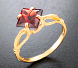Золотое кольцо с ярким альмандином гранатом редкой огранки 2,19 карата