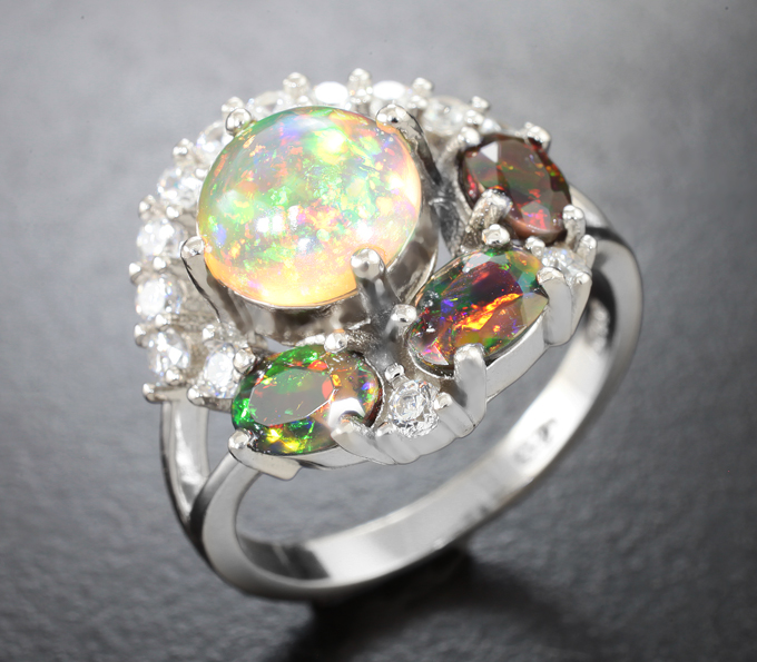 Эффектное серебряное кольцо с эфиопскими опалами