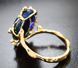 Золотое кольцо с крупным кристаллическим черным опалом 7,09 карата, сапфирами и бриллиантами