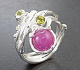 Серебряное кольцо с рубином и перидотами Серебро 925