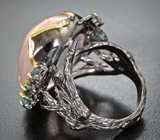 Серебряное кольцо с розовым кварцем 46,37 карата, изумрудами и перидотами