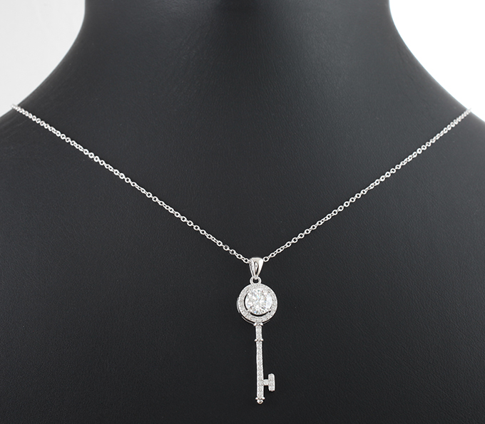 Серебряный кулон с бесцветным муассанитом топовой огранки 0,93 карата + цепочка