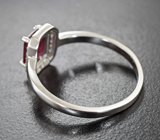 Чудесное серебряное кольцо с альмандином гранатом и сапфирами