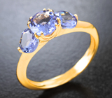 Золотое кольцо с яркими сверкающими танзанитами высокой чистоты 1,75 карата