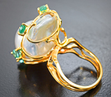 Крупное золотое кольцо с морской жемчужиной барокко 37,11 карата и уральскими изумрудами высоких характеристик