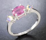 Превосходное серебряное кольцо с рубином и кристаллическими эфиопскими опалами