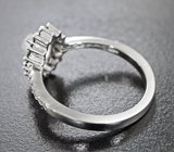 Изящное серебряное кольцо с лунным камнем и черными шпинелями