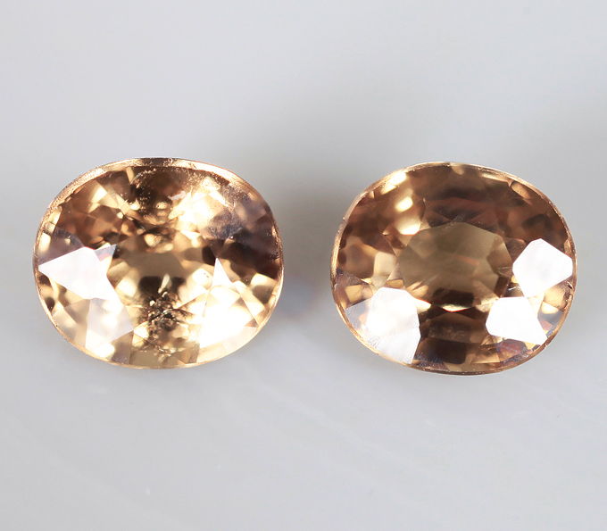 Пара гранатов со сменой цвета 1,33 карата