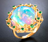 Крупное золотое кольцо с неповторимым кристаллическим эфиопским опалом 14,65 карата, цаворитами и бриллиантами