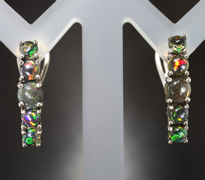 Серебряные серьги с кристаллическими черными опалами