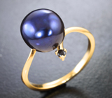 Золотое кольцо с морской цветной жемчужиной титанового люстра 6,56 карата и черными шпинелями Золото