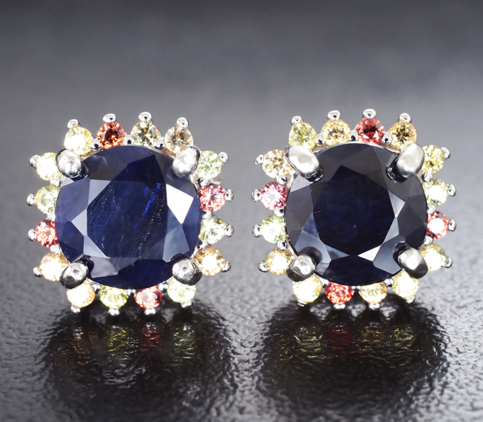 Превосходные серебряные серьги с разноцветными сапфирами