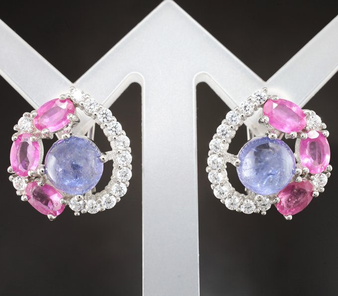Оригинальные серебряные серьги с танзанитами и рубинами