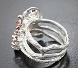 Серебряное кольцо с перидотами и родолитами