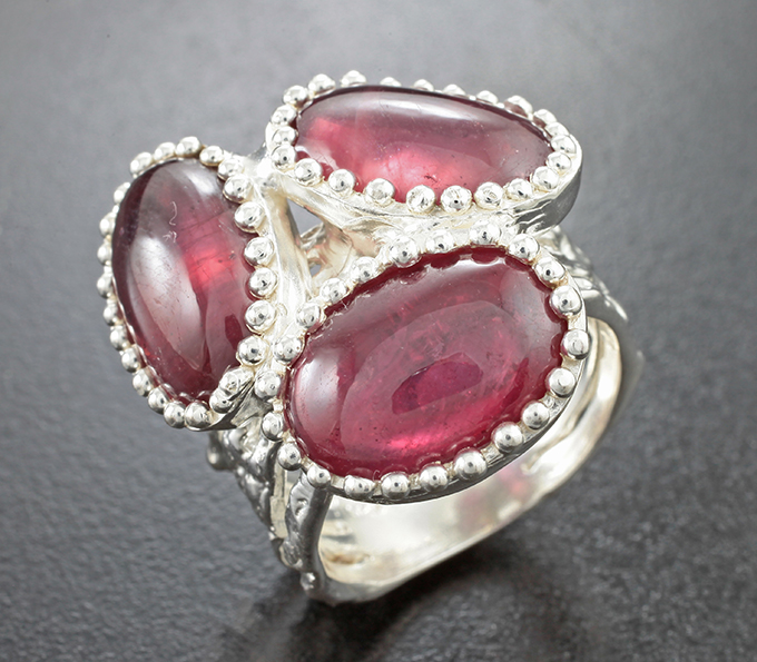 Серебряное кольцо с сапфирами 16,9 карата