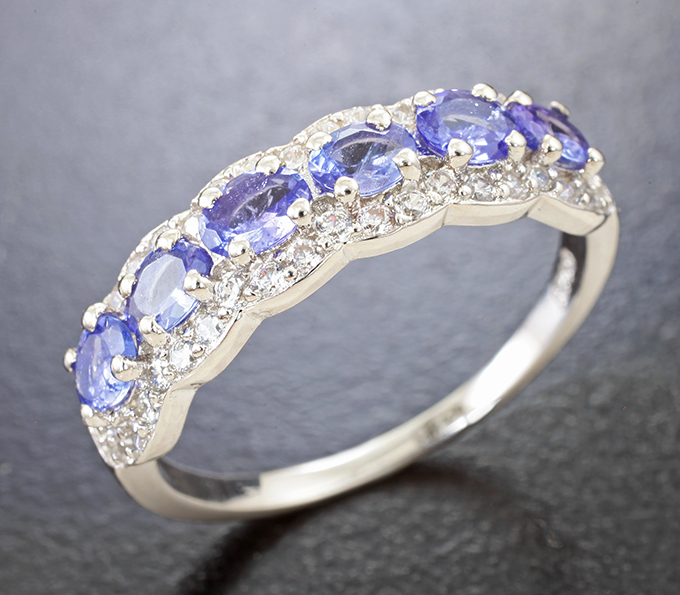 Великолепное серебряное кольцо с танзанитами