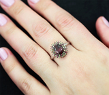 Праздничное серебряное кольцо с родолитом и сапфирами Серебро 925