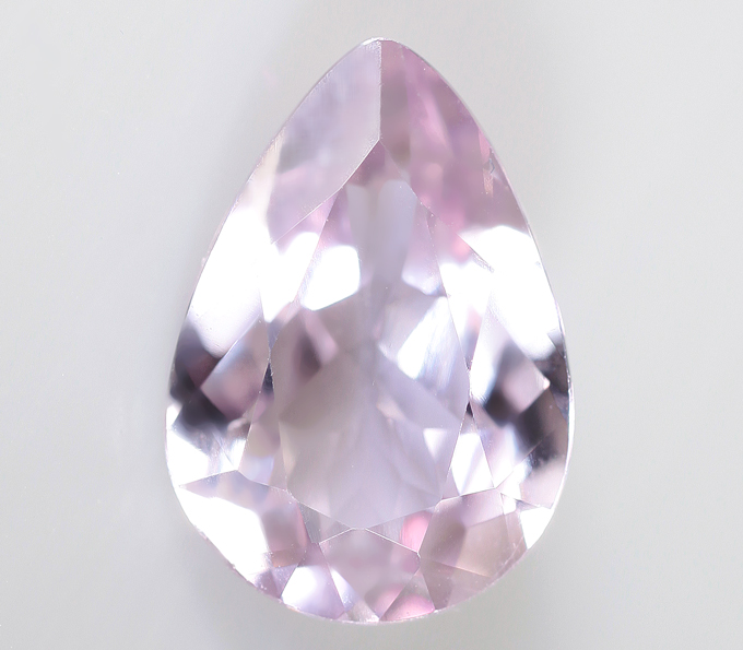 Кольцо с чистейшим розовато-пурпурным диаспором 1,16 карата и бриллиантами Золото