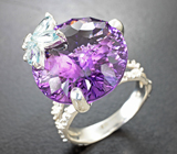 Серебряное кольцо с аметистом лазерной огранки 19,4 карата и голубыми топазами