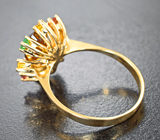 Золотое кольцо c искрящимся всеми цветами радуги сфеном 2,03 карата, цаворитами, желтыми и оранжевыми сапфирами! Высокие характеристики камней Золото