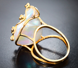 Золотое кольцо с крупной морской жемчужиной барокко топового люстра 43,16 карата, разноцветными сапфирами, цаворитами и аметистом
