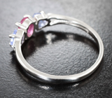 Изящное серебряное кольцо с рубином и танзанитами