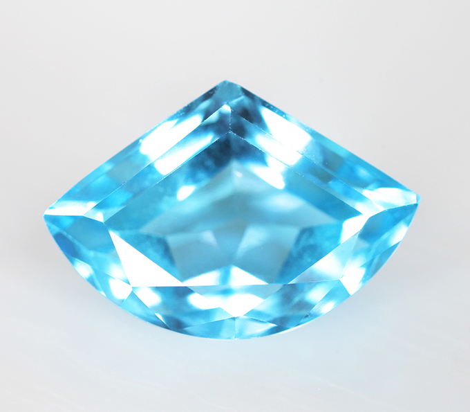 Чистейший топаз авторской огранки 4,89 карата