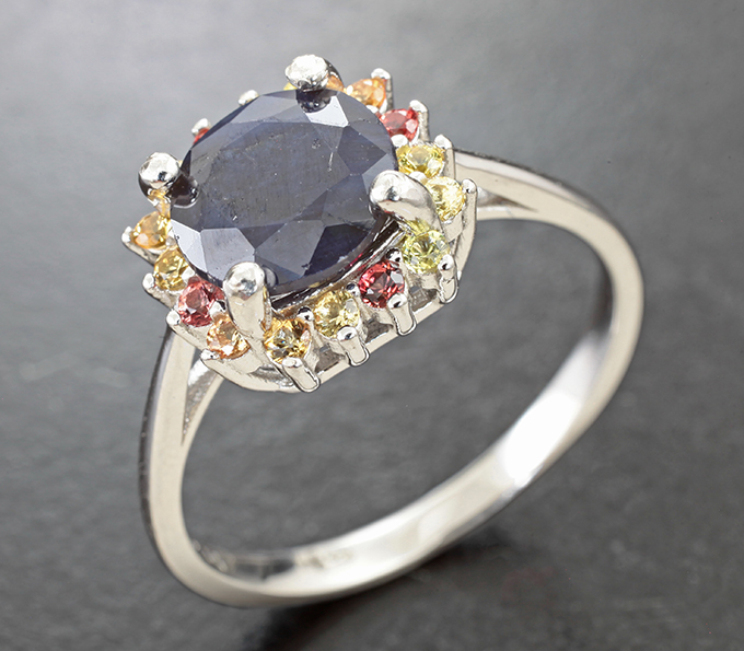 Серебряное кольцо с насыщенно-синим и разноцветными сапфирами