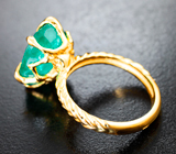 Золотое кольцо с крупным насыщенным уральским изумрудом 7,59 карата Золото