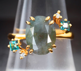 Золотое кольцо с крупным полихромным и чистейшими «неоновыми» уральскими александритами 4,08 карата, и бриллиантам Золото