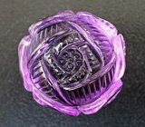 Кольцо с крупным резным аметистом 51,95 карата, голубыми топазами и ограненными аметистами