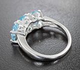 Стильное серебряное кольцо с голубыми топазами