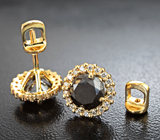 Золотые пусеты с крупными черными бриллиантами 3,6 карата в окружении бесцветных бриллиантов высоких характеристик Золото