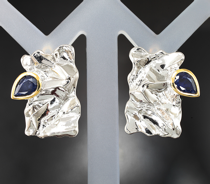 Стильные серебряные серьги с насыщенно-синими сапфирами