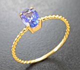 Золотое кольцо с ярким танзанитом высокой чистоты 0,72 карата Золото