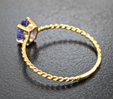 Золотое кольцо с ярким танзанитом высокой чистоты 0,72 карата