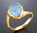 Текстурированное золотое кольцо с австралийским дублет опалом 1,61 карата Золото